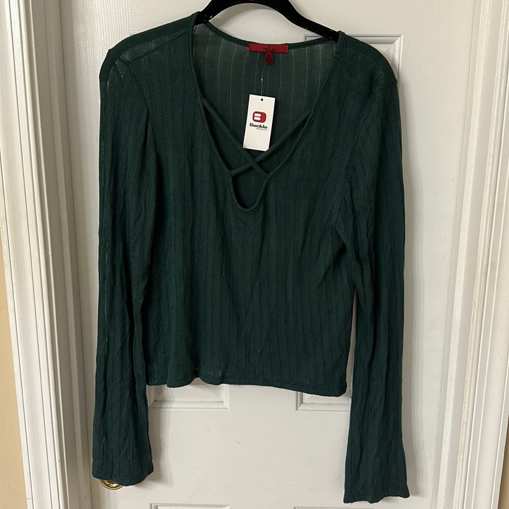 Buckle long sleeve shirt with bell sleeve detail
